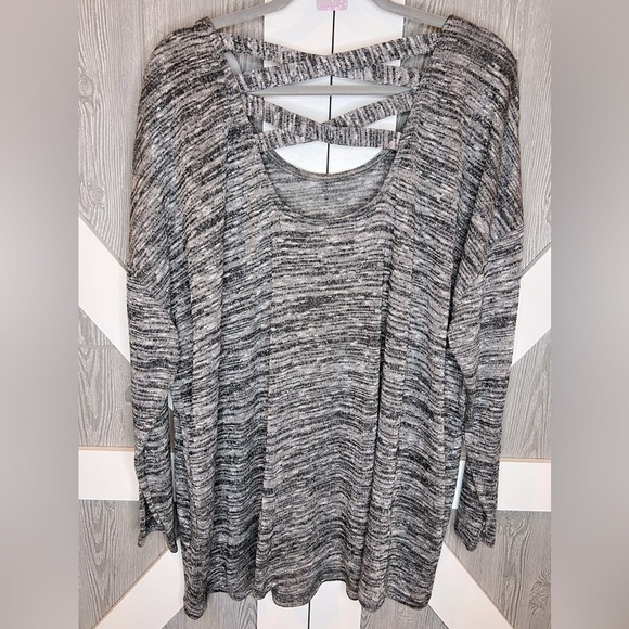 B14.23 NWT Lane Bryant Swing Long Sleeve Gray Heathered Criss Cross Back Sweater - Picture 3 of 4